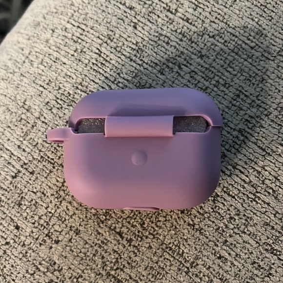 lilac purple silicon Apple AirPods Pro Protective Carrying Case - Picture 4 of 5